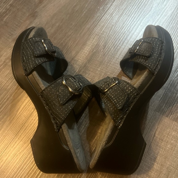 Dansko Sophie Black Slide Wedge 2-Strap Buckle Sandals size 8.5/9 39 EUC comfort - Picture 6 of 7